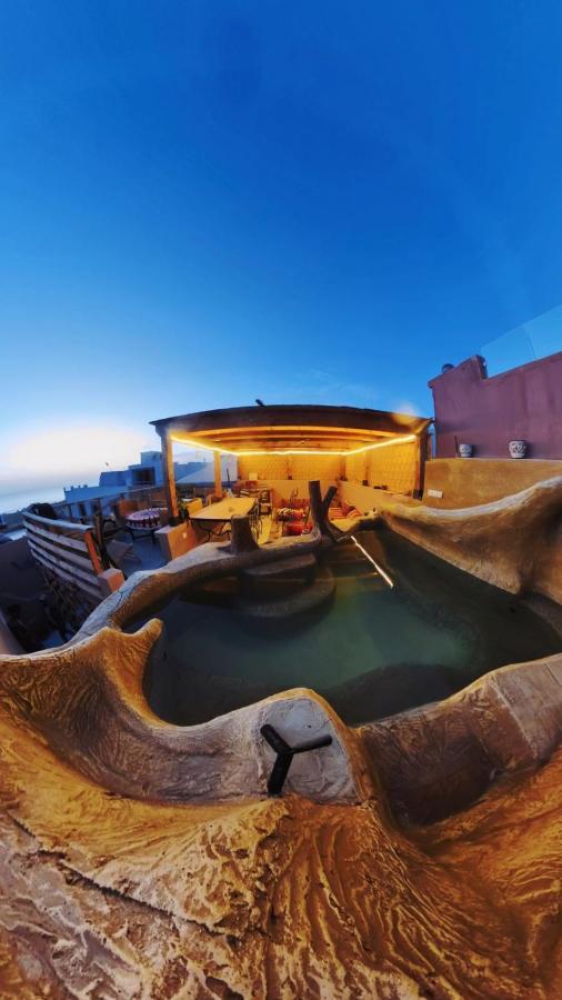 Surf & Salsa Guest House Agadir Bagian luar foto