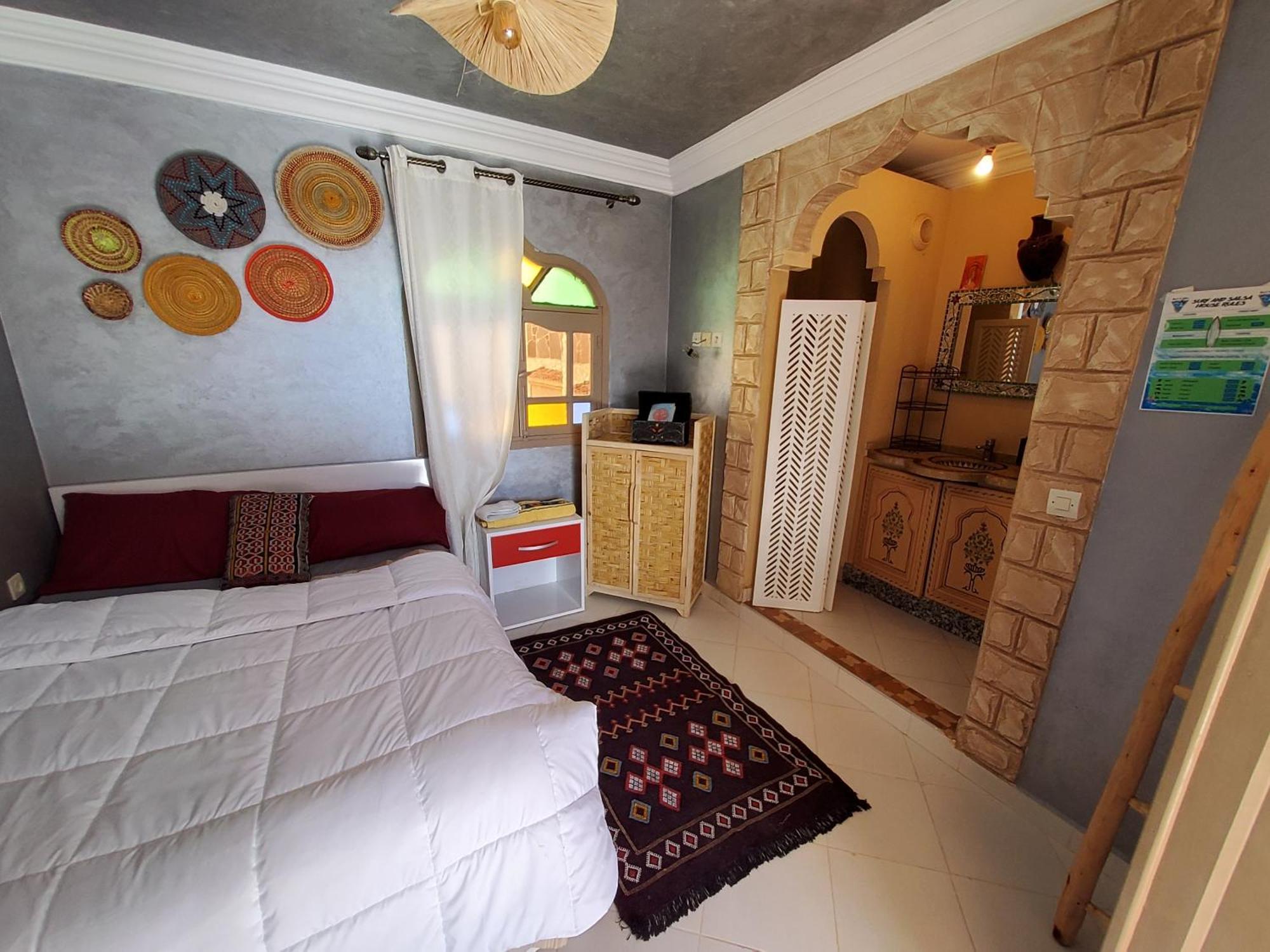 Surf & Salsa Guest House Agadir Bagian luar foto