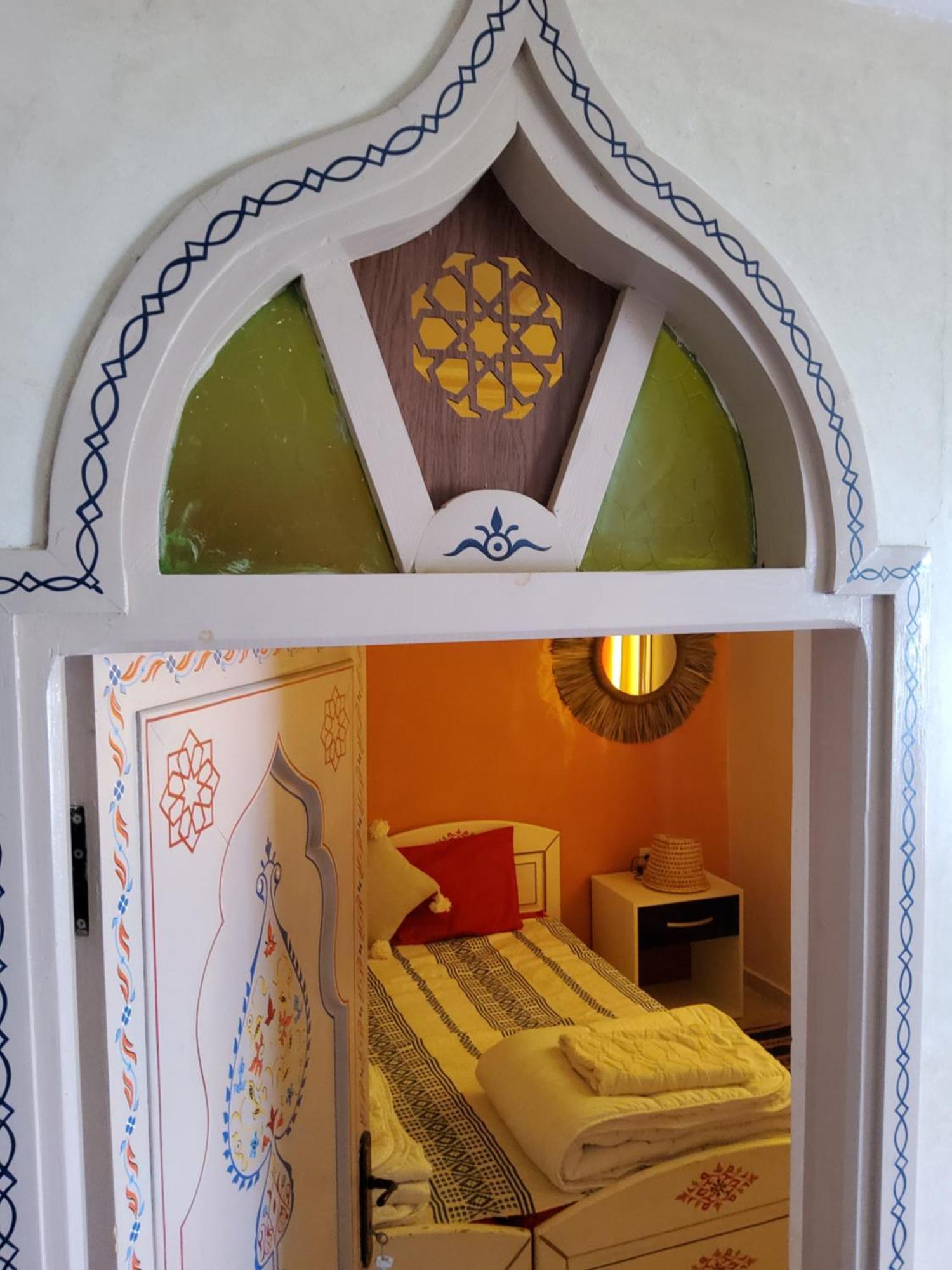 Surf & Salsa Guest House Agadir Bagian luar foto