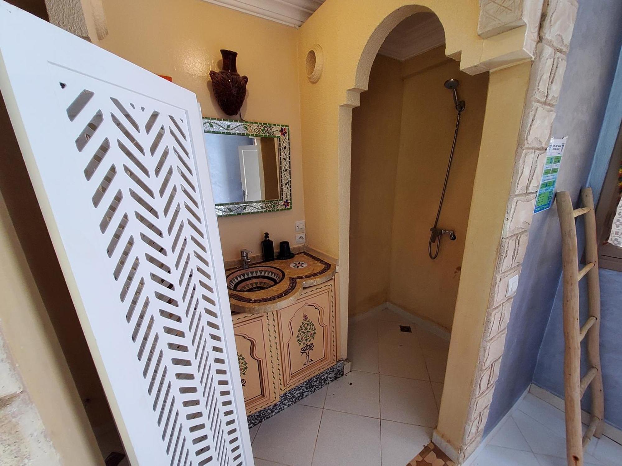 Surf & Salsa Guest House Agadir Bagian luar foto