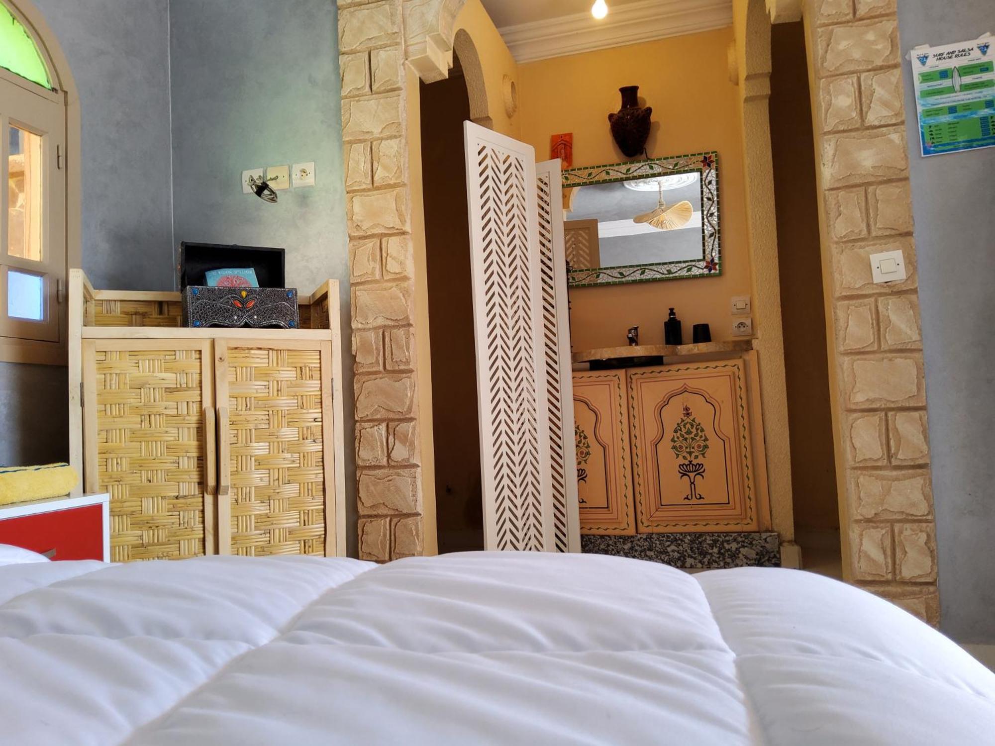 Surf & Salsa Guest House Agadir Bagian luar foto