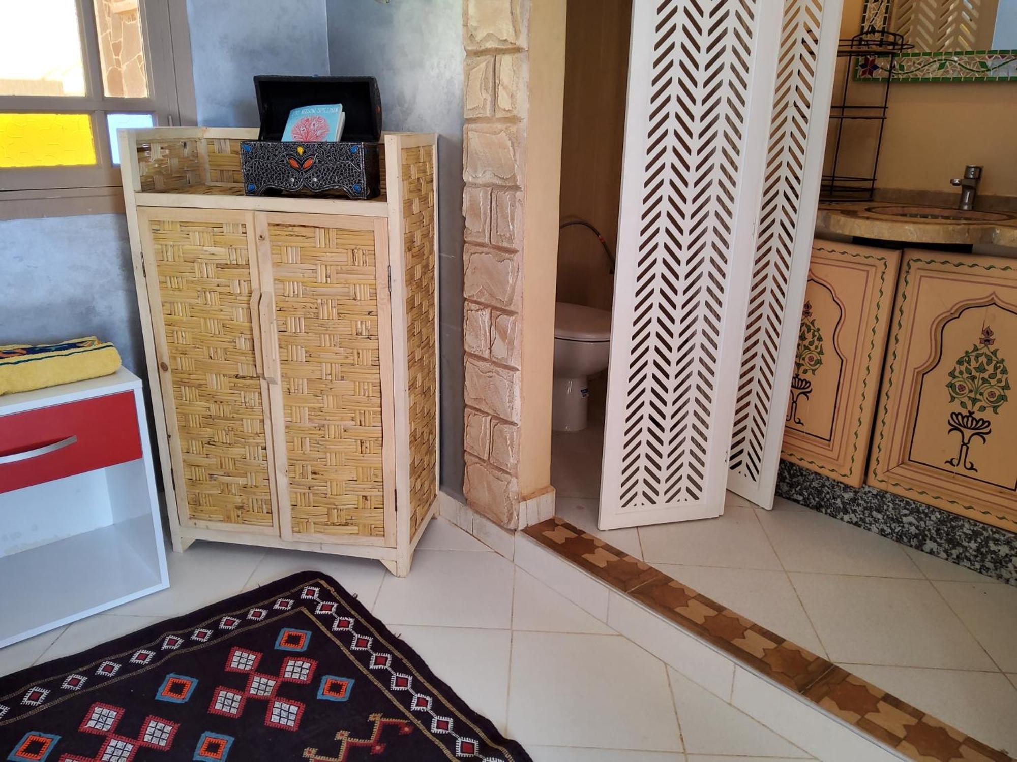 Surf & Salsa Guest House Agadir Bagian luar foto