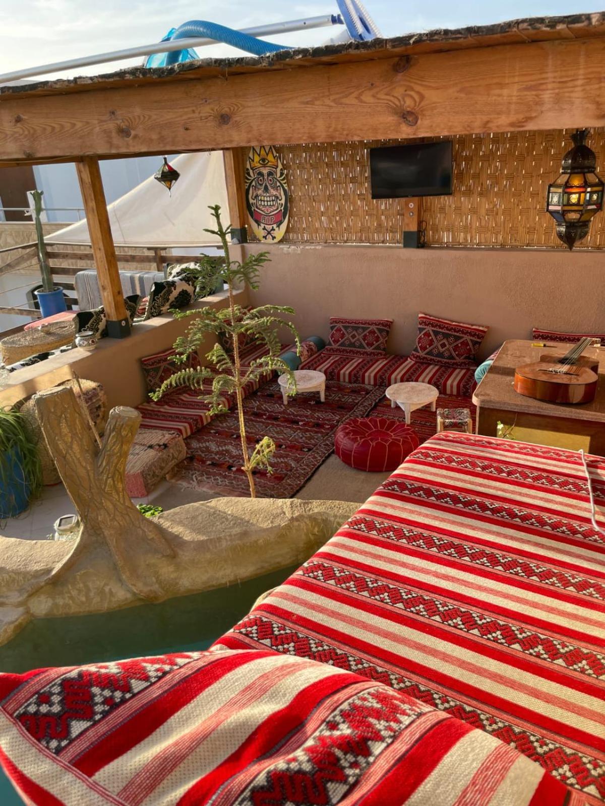 Surf & Salsa Guest House Agadir Bagian luar foto