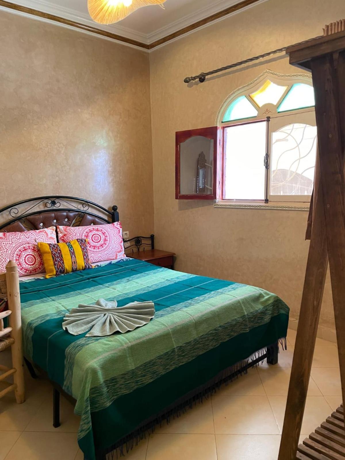 Surf & Salsa Guest House Agadir Bagian luar foto