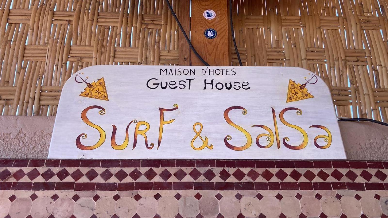 Surf & Salsa Guest House Agadir Bagian luar foto